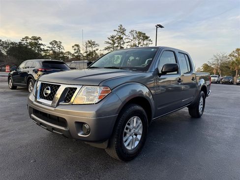 Used 2017 Nissan Frontier SV image 4