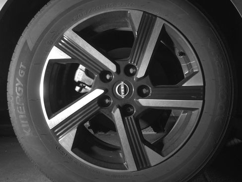 Used 2025 Nissan Sentra SV image 14