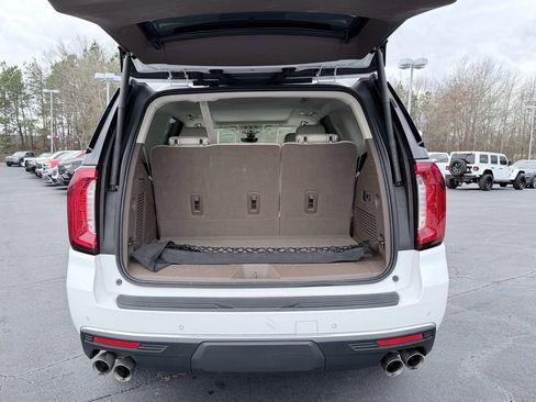 Used 2022 GMC Yukon Denali w/ Denali Premium Package image 8