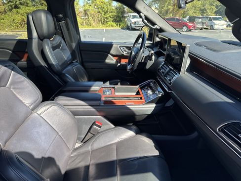 Used 2023 Lincoln Navigator Reserve image 37