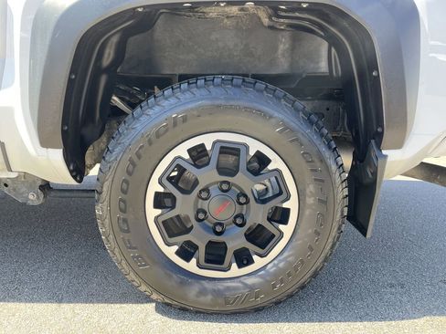 Used 2024 Toyota Tacoma TRD Off-Road image 10