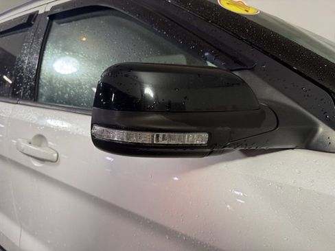 Used 2016 Ford Explorer XLT image 35