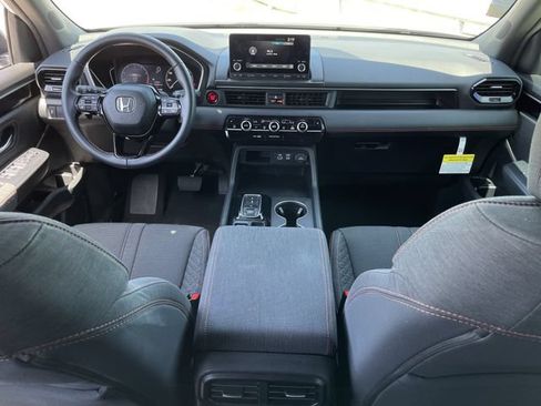 Certified 2025 Honda Pilot Sport image 11