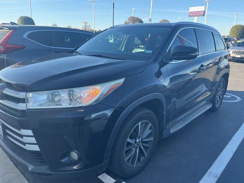Used 2017 Toyota Highlander XLE image 6