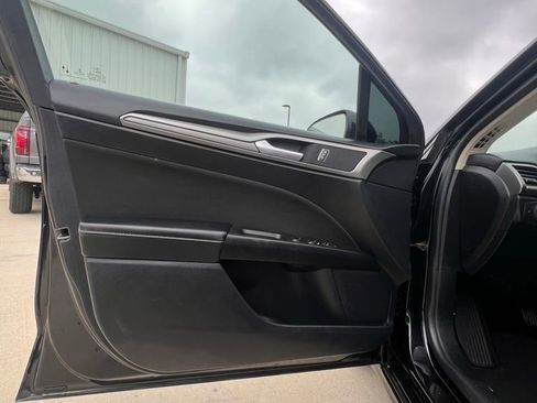 Used 2020 Ford Fusion SE image 8