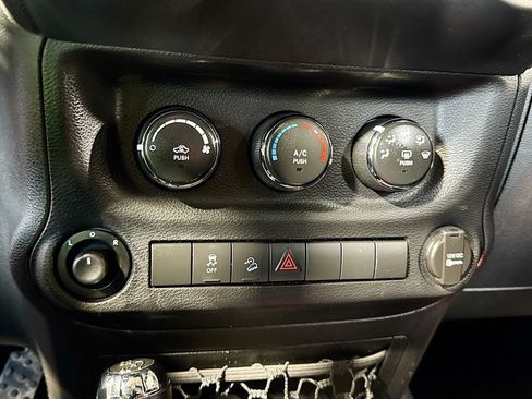 Used 2012 Jeep Wrangler Unlimited Sport AWD/4WD image 20