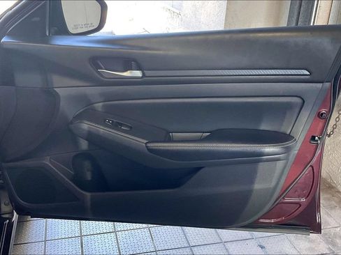 Used 2025 Nissan Altima 2.5 SV FWD image 22