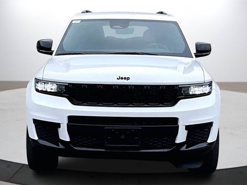 Used 2021 Jeep Grand Cherokee L Laredo image 3