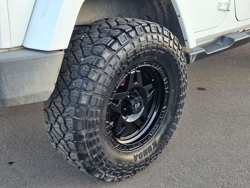 Used 2018 Jeep Wrangler Unlimited Sahara image 13