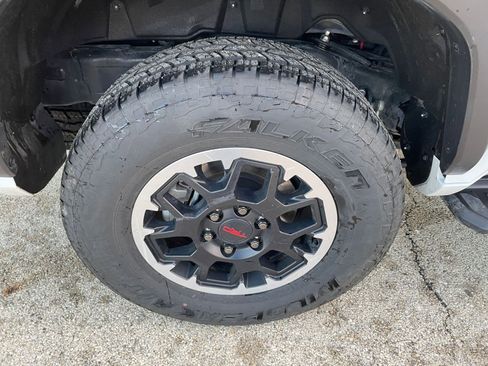 Used 2025 Toyota 4Runner TRD Off-Road image 30