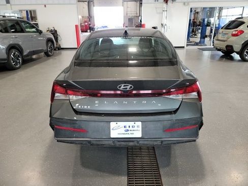 Used 2024 Hyundai Elantra SE FWD image 6