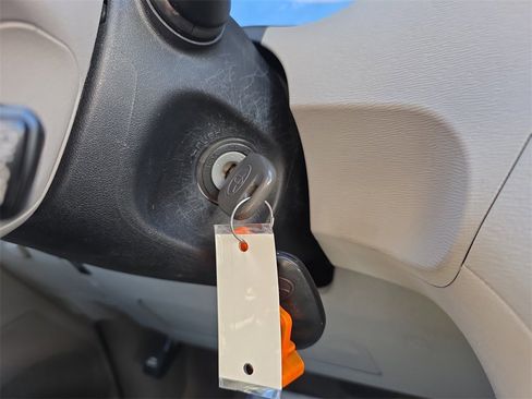 Used 2011 Toyota Sienna LE image 30