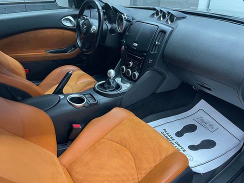 Used 2009 Nissan 370Z Touring w/ Sport Pkg RWD image 31