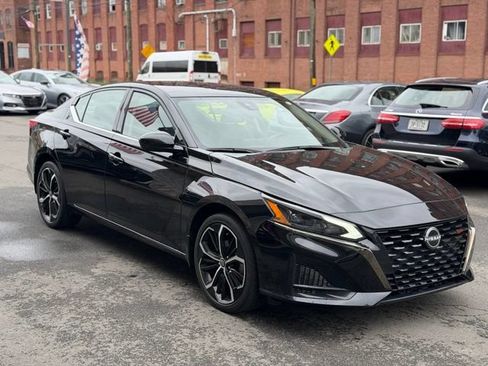 Used 2024 Nissan Altima 2.5 SR AWD/4WD image 3