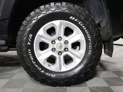 Used 2016 Toyota 4Runner SR5 Premium w/ Convenience Package image 8