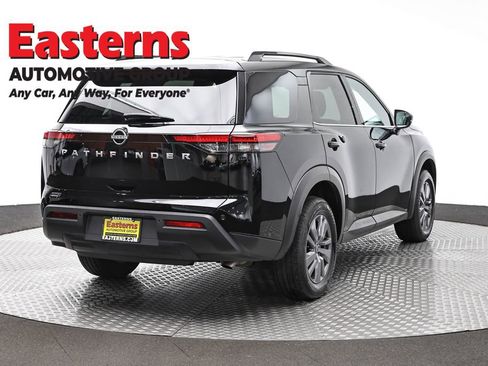 Used 2025 Nissan Pathfinder SV FWD image 5