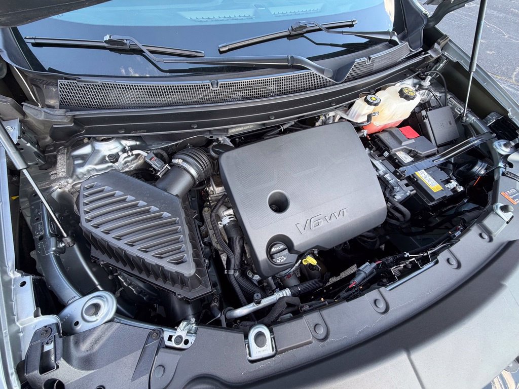 Used 2023 Chevrolet Traverse Premier w/ Redline Edition FWD image 39