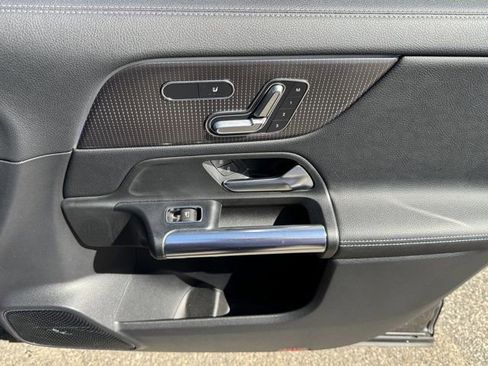 Used 2021 Mercedes-Benz GLA 250 4MATIC image 32