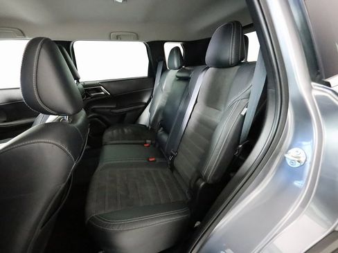 Used 2022 Mitsubishi Outlander SE image 15