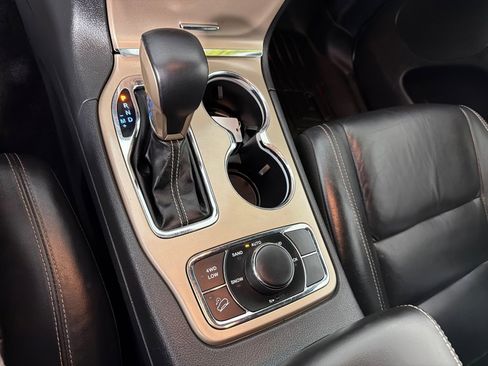 Used 2017 Jeep Grand Cherokee Limited image 20