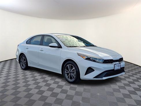 Certified 2022 Kia Forte LXS image 1