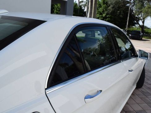 Used 2015 Mercedes-Benz E 250 BlueTEC Sedan image 30