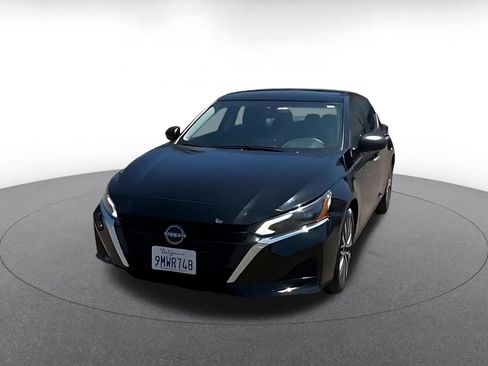Used 2025 Nissan Altima 2.5 SV FWD image 7