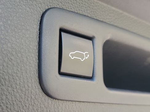 Used 2022 Toyota Highlander XLE image 10