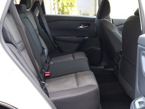 Used 2024 Nissan Rogue SV AWD/4WD image 19