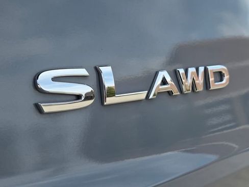 Used 2023 Nissan Rogue SL w/ SL Premium Package image 11