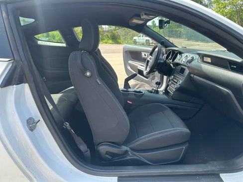 Used 2017 Ford Mustang Coupe RWD image 18