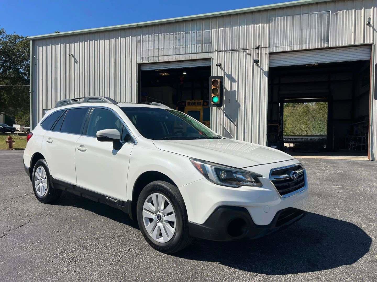Used 2019 Subaru Outback 2.5i Premium w/ Popular Package #2 AWD/4WD image 1