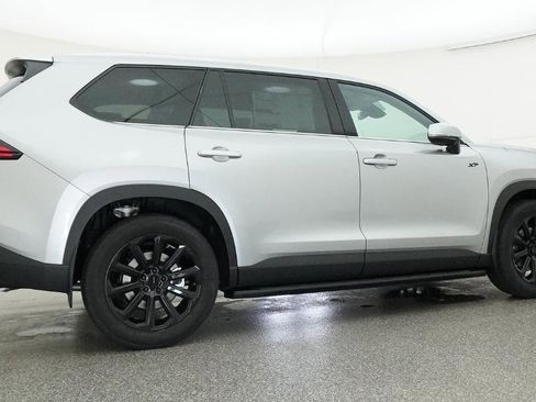 New 2026 Toyota Grand Highlander FWD image 2