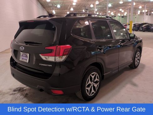 Used 2023 Subaru Forester Premium image 4