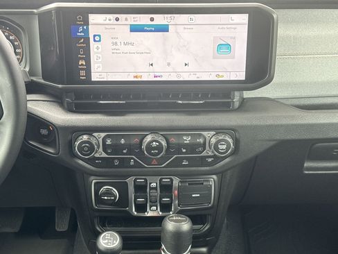 New 2025 Jeep Gladiator Sport image 29