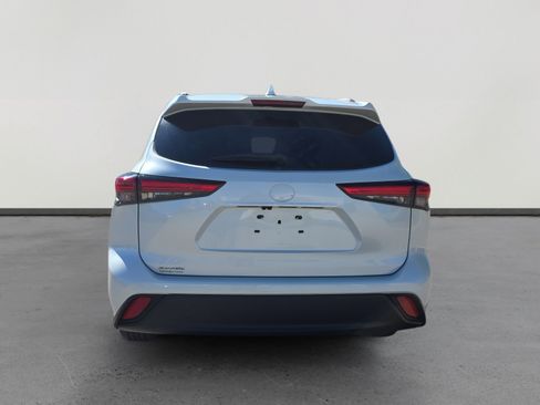 Used 2022 Toyota Highlander Bronze Edition image 4