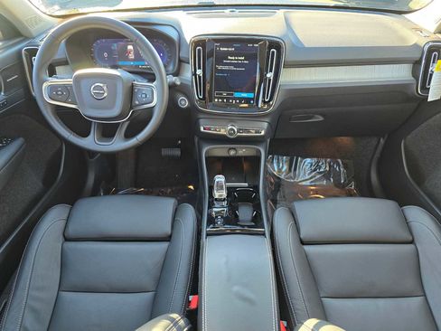 Used 2025 Volvo XC40 B5 Plus w/ Climate Package image 18