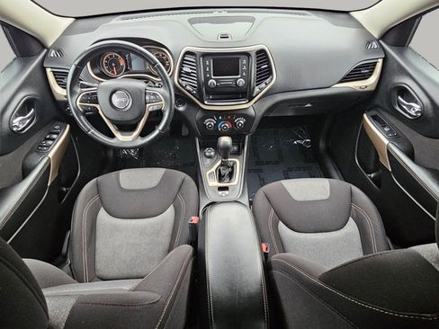 Used 2018 Jeep Cherokee Latitude w/ Altitude Package image 2