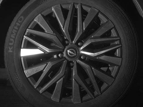 Used 2025 Nissan Altima 2.5 SV FWD image 15