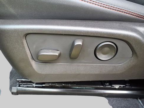 Used 2024 Chevrolet Colorado Z71 w/ Z71 Convenience Package 2 image 15