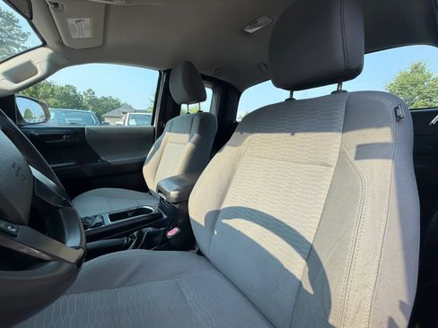 Used 2016 Toyota Tacoma SR RWD image 11