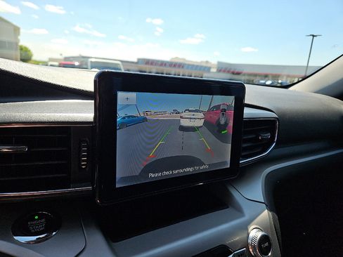 Used 2021 Ford Explorer XLT w/ Equipment Group 202A image 17