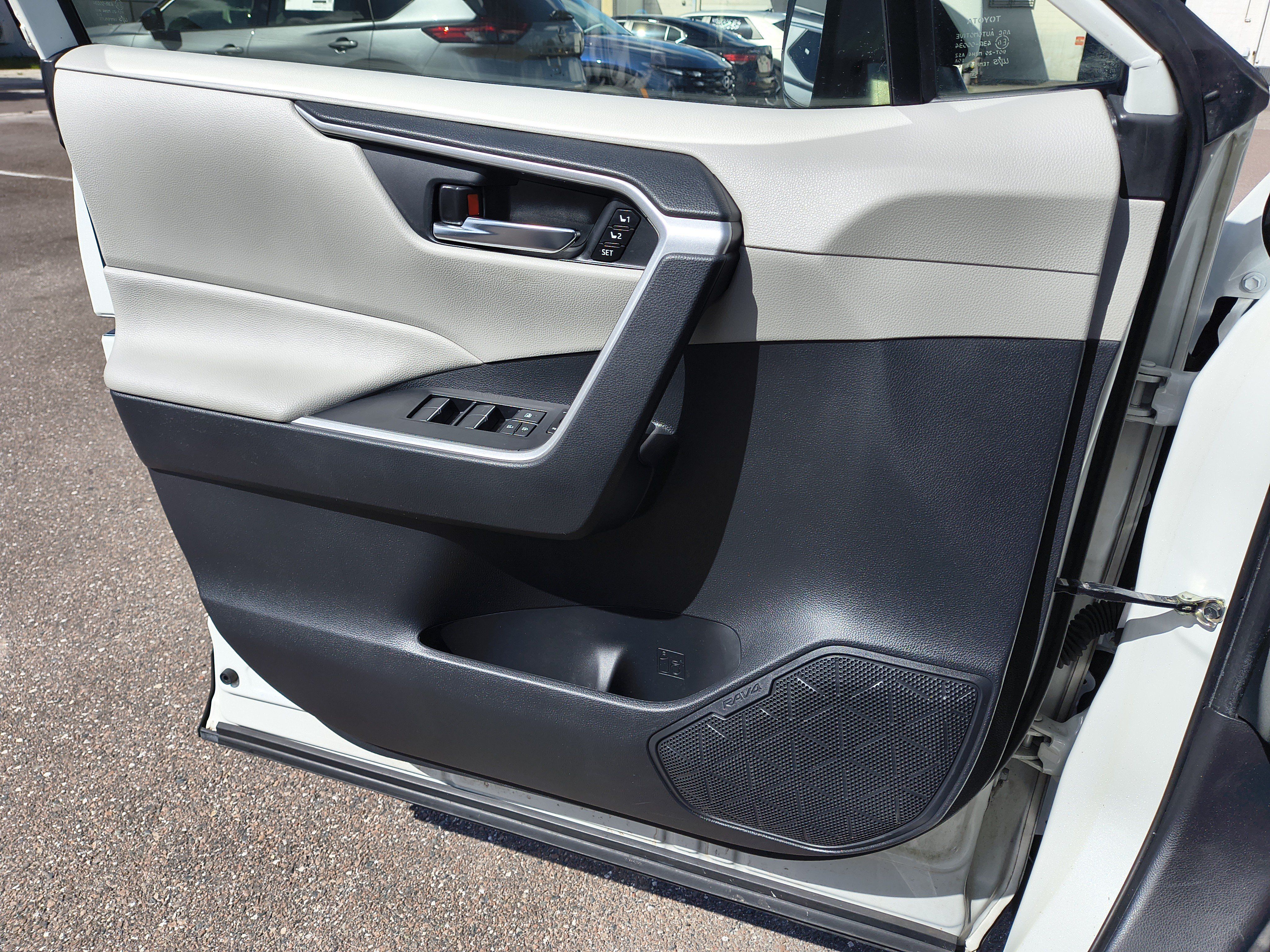 Used 2021 Toyota RAV4 XLE Premium AWD/4WD image 24