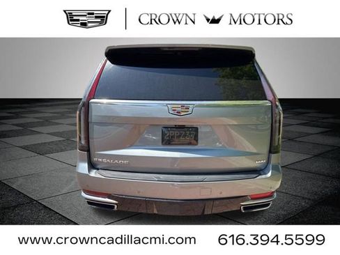 Used 2024 Cadillac Escalade Premium Luxury AWD/4WD image 6