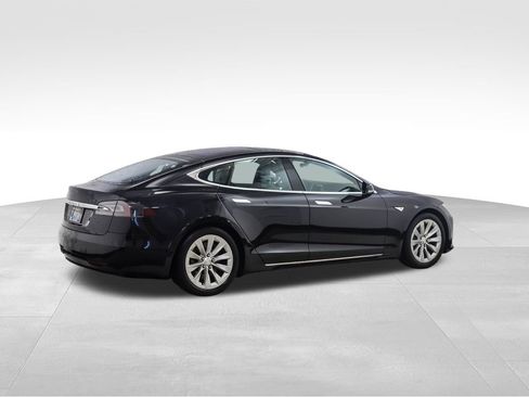 Used 2022 Tesla Model X Plaid image 4