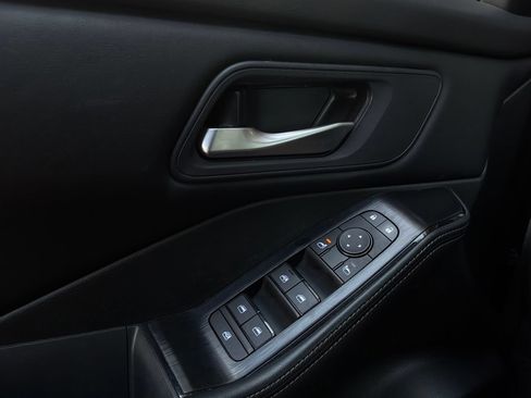 Used 2025 Nissan Rogue SV FWD image 21