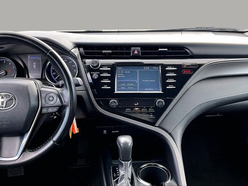 Used 2019 Toyota Camry SE image 6