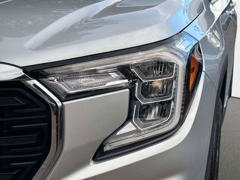 Used 2022 GMC Terrain SLE w/ Driver Convenience Package image 10