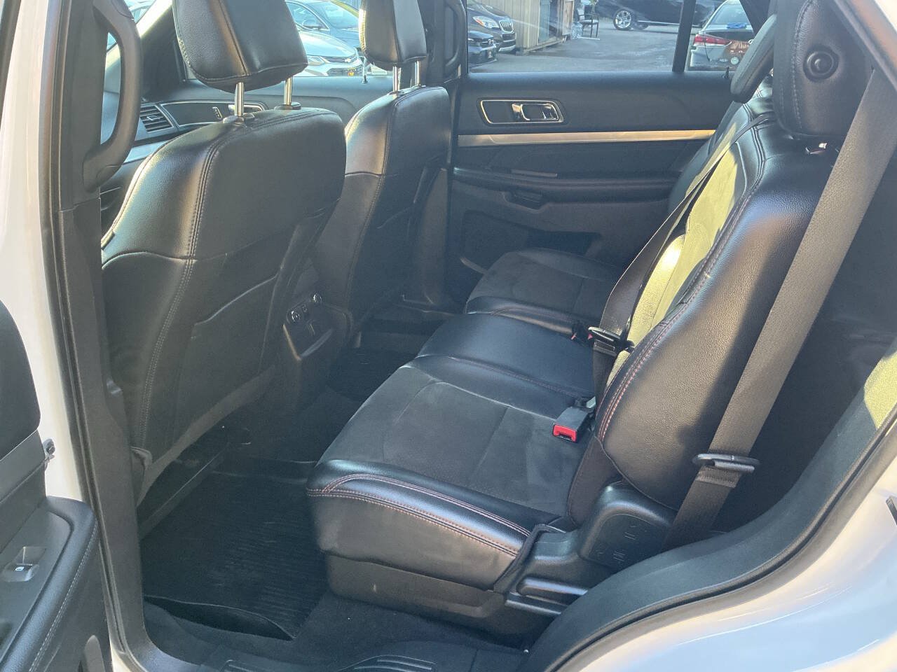 Used 2019 Ford Explorer XLT w/ Equipment Group 202A AWD/4WD image 27
