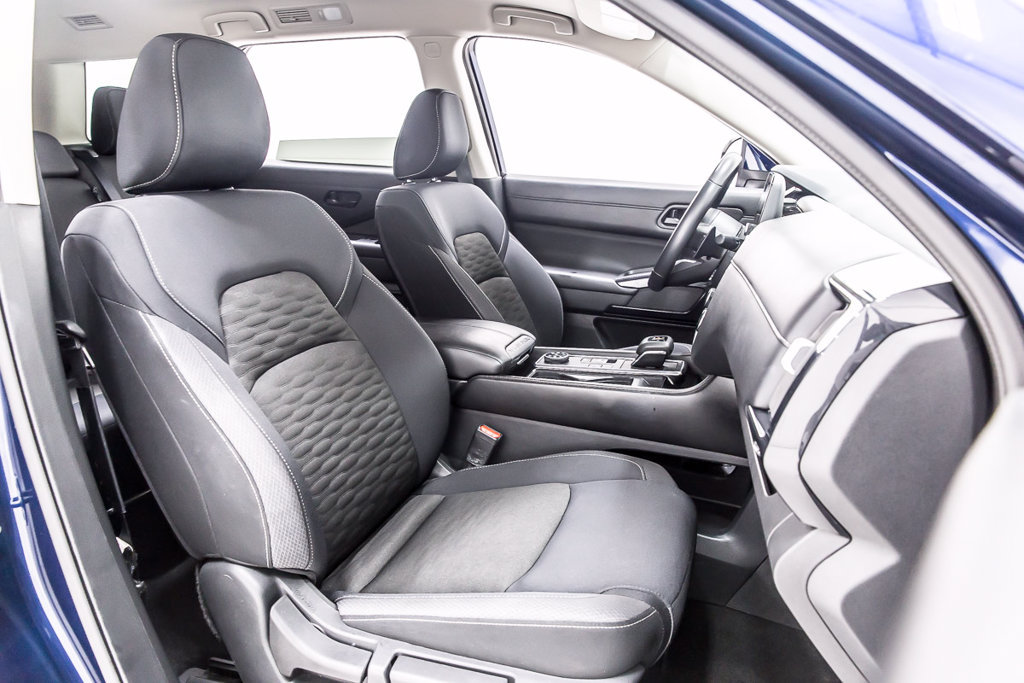 Used 2025 Nissan Pathfinder SV AWD/4WD image 31